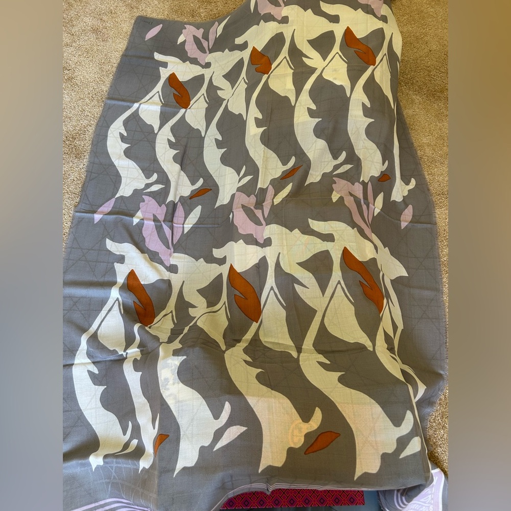 Abstract Leaf Print Scarf Grey silk-blend abstract print raw-edge scarf - Picture 2 of 5